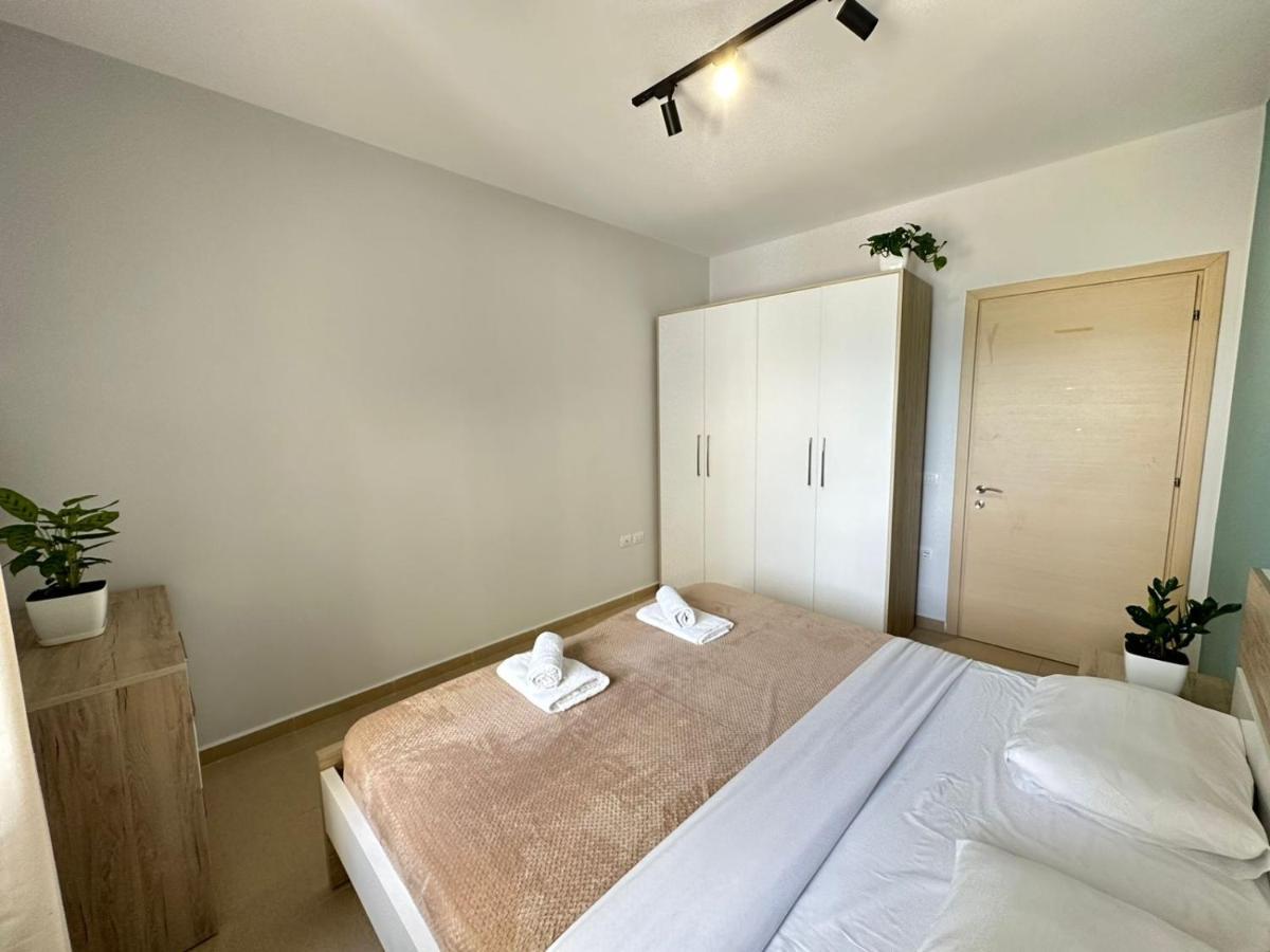 Trea Accomodations - On Private Beach With Sunbed & Umbrella Vlorë エクステリア 写真