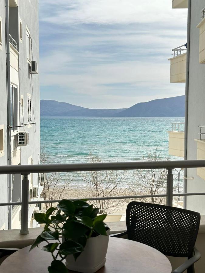 Trea Accomodations - On Private Beach With Sunbed & Umbrella Vlorë エクステリア 写真