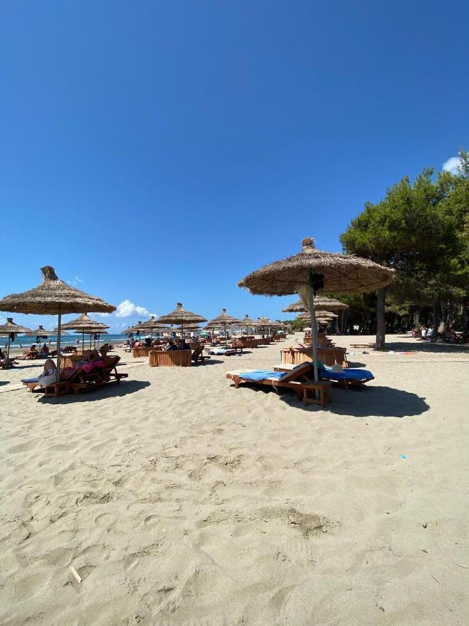 Trea Accomodations - On Private Beach With Sunbed & Umbrella Vlorë エクステリア 写真